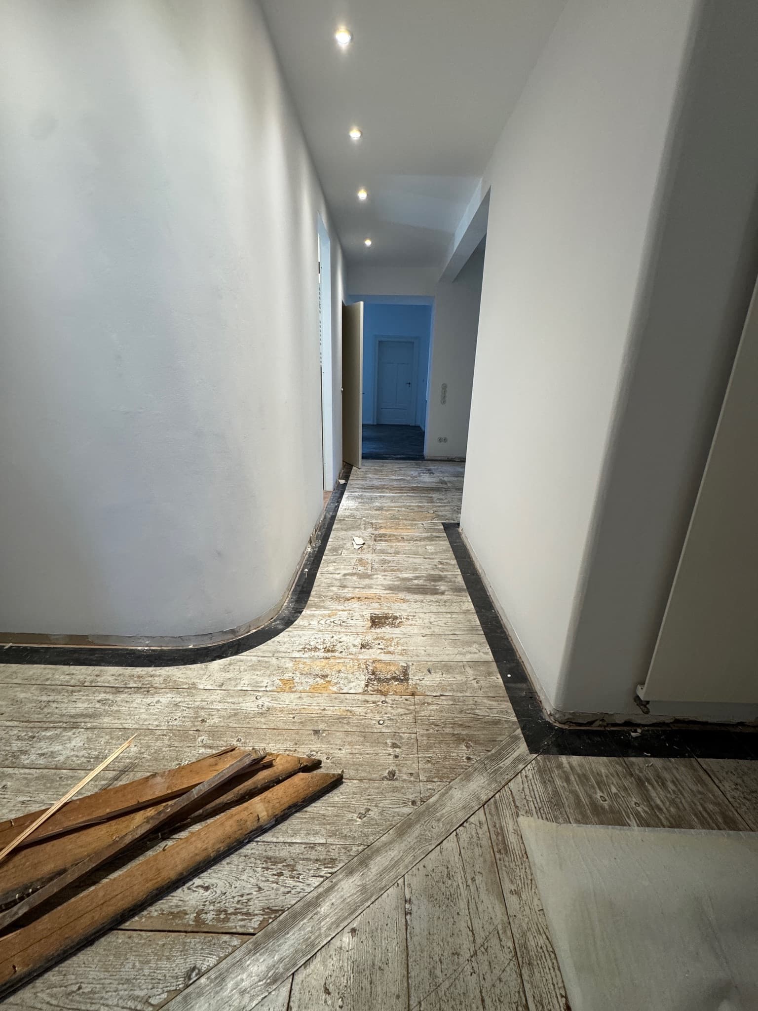 Massivparkett Fischgrätenmuster Dunkel / Schwabing